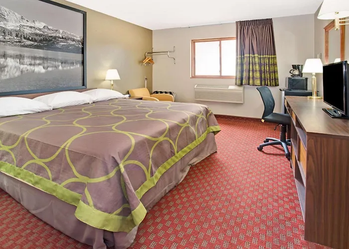 Cheap hotel: Super 8 By Wyndham Longmont/Del Camino